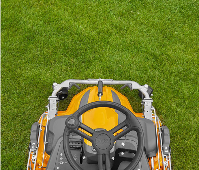 Traktor STIGA na trawie