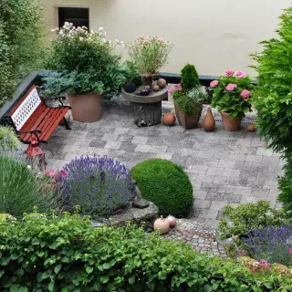 Ogród na dachu może zachwycać cały rok. Sprawdź, jak go zaplanować